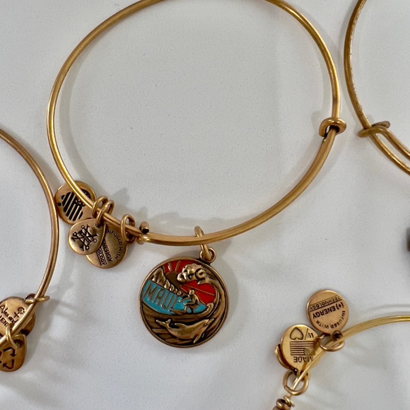 5 Alex and Ani gold bracelets in perfect shape - Picture 4 of 7